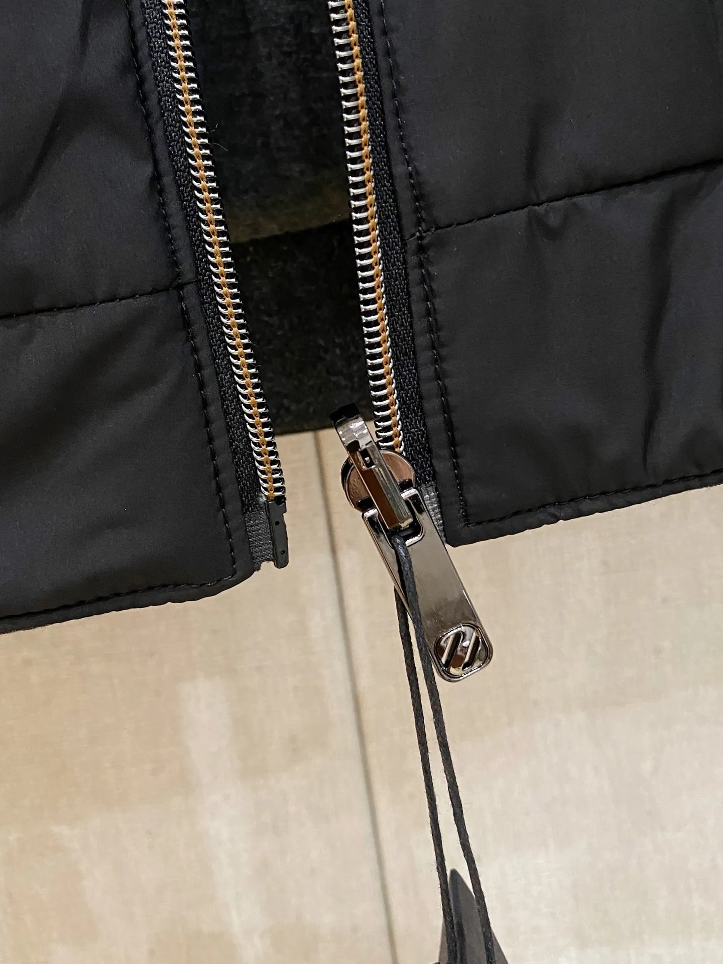 Zegna ： ， ， ， ； ， ， ， ， Classic 。 ： ， ， ， ； ， ； ， ， 。 ： ， ， ； ， ， T 、 、 ； ， ， ， 。 ： 、 、 ， ， Versatile 。 ： Cream White/Khaki/ /Black（ Gray ） Sizes：M-4XL